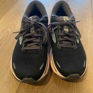Brooks Ghost 14 Running Shoe. Sz 6 1/2.